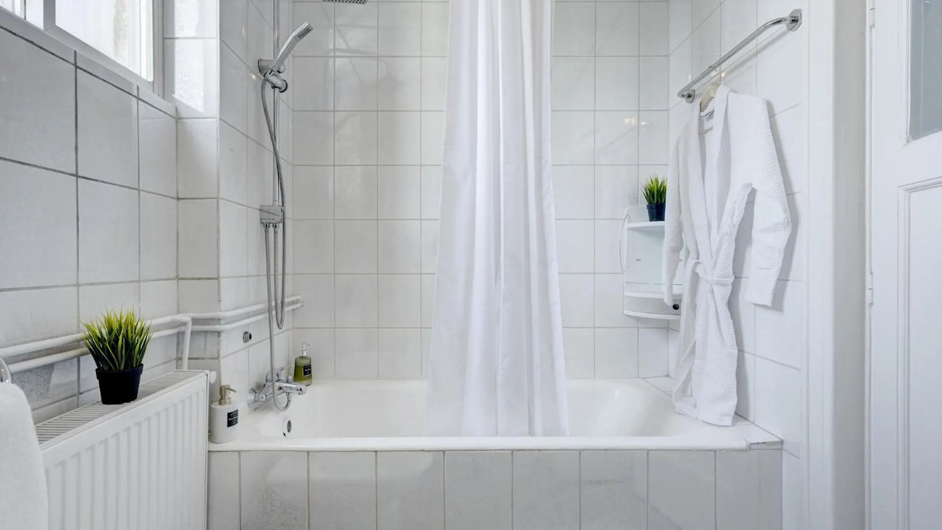 2 Bedroom Apartment - Romanian Athenaeum Bucharest